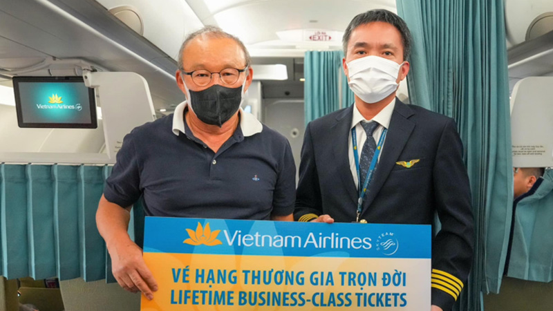 สายการบินเวียดนามมอบสิทธิ์บินฟรีให้กับ ปาร์ค ฮัง ซอ บินฟรีตลอดชีวิต