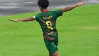 ชมบอลนักเรียน โชว์ท่าดีใจก่อน ใครเห็นก็นึกว่าเข้า