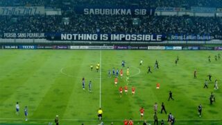 แฟนบอลอินโดลงสนามมาต่อยนักเตะราชบุรี